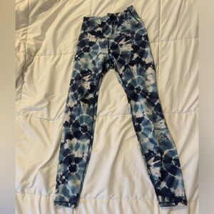 Old Navy Women’s Blue Tie-dye leggings. Medium.
